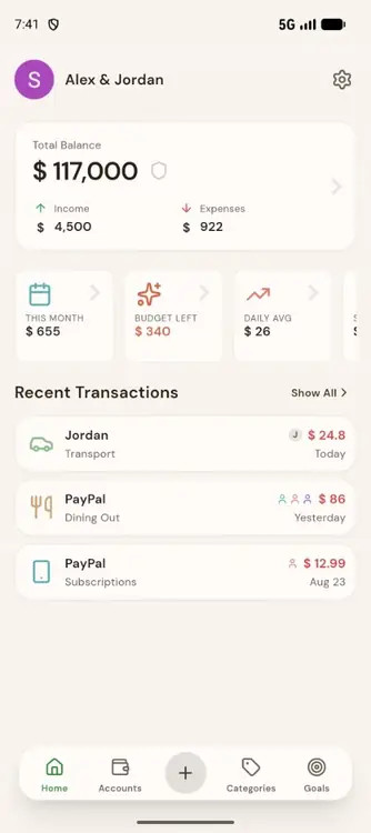 Mantar home screen showing balances and recent income and expenses.